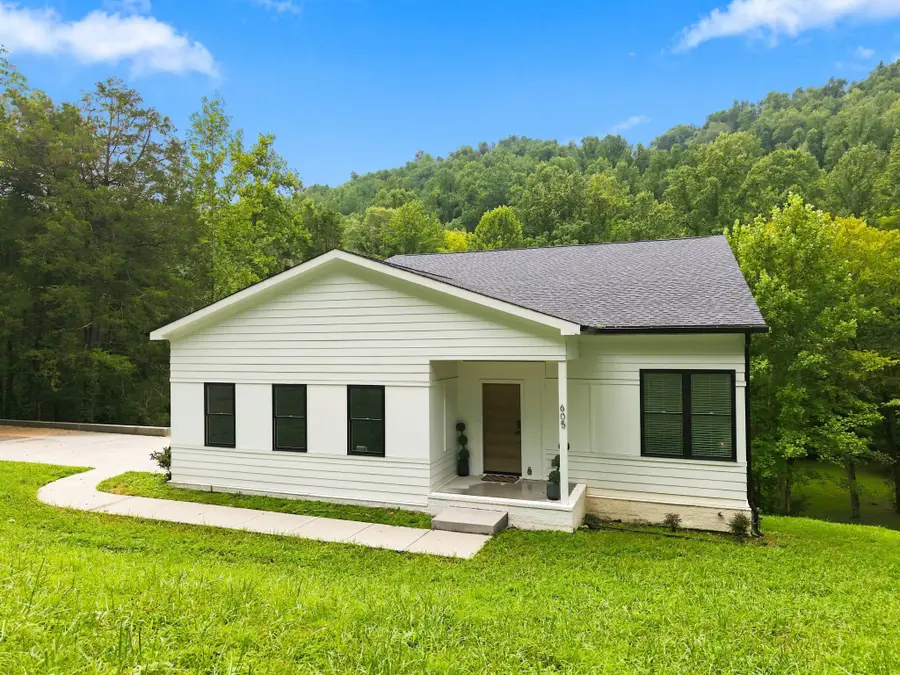605 Harbor Dr, Lancaster, TN 38569 - #3