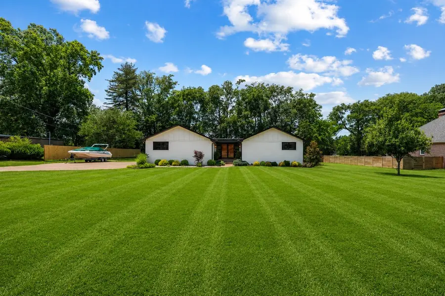 908 Lakeshore Dr, Gallatin, TN 37066 - #2