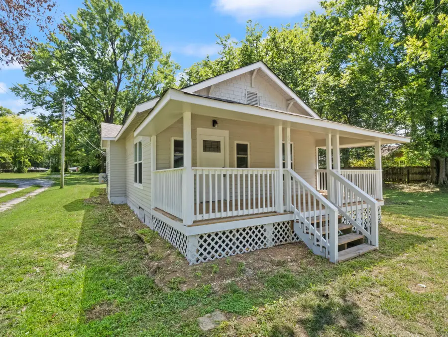 108 Cedar St, Bruceton, TN 38317 - #2