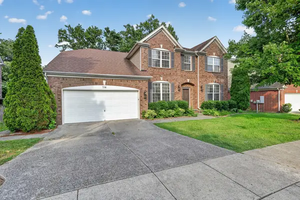 714 Crestmark Dr, Mount Juliet, TN 37122
