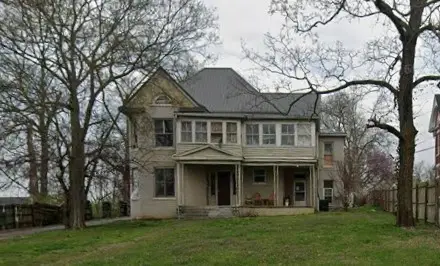 700 E 7th St, Hopkinsville, KY 42240 - #1