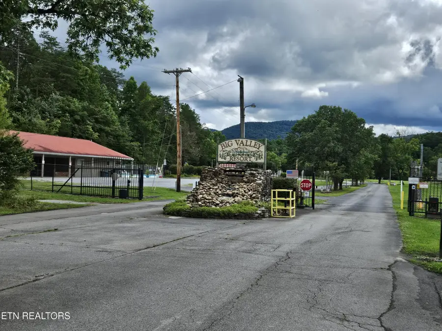 417 Mountain Thrush Drive, Townsend, TN 37882 - #2