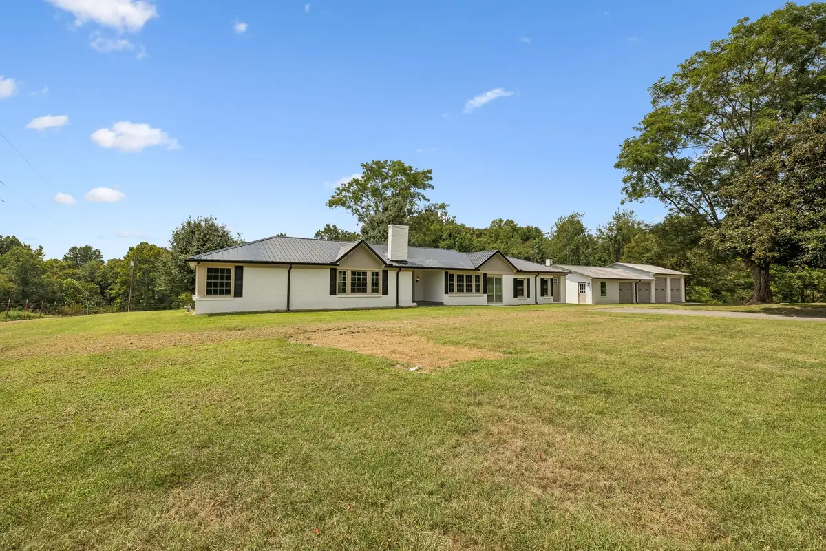 631 Bethany Rd, Red Boiling Springs, TN 37150 - #1