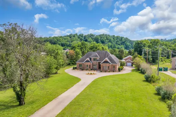 202 North Clydeton Road, Waverly, TN 37185