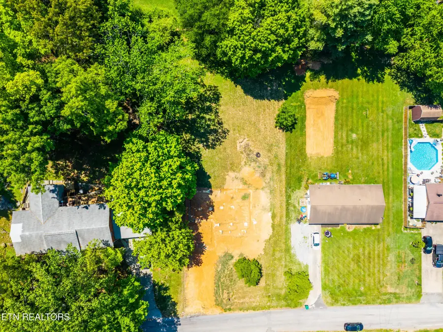827 Walker Ave, Seymour, TN 37865 - #2