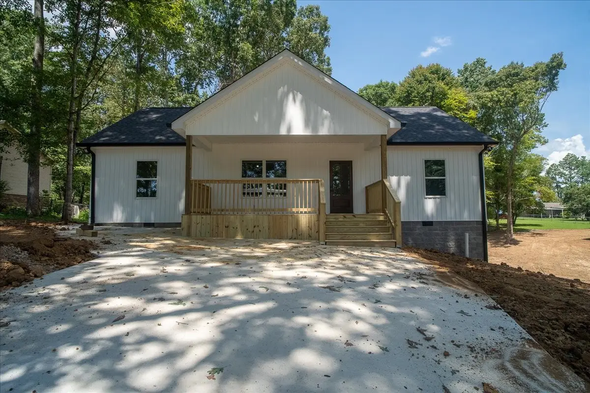 300 Devin Dr, Lawrenceburg, TN 38464 - #1