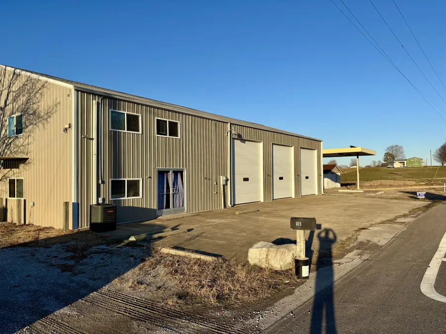 519 Turnpike Rd, Lawrenceburg, TN 38464 - #2