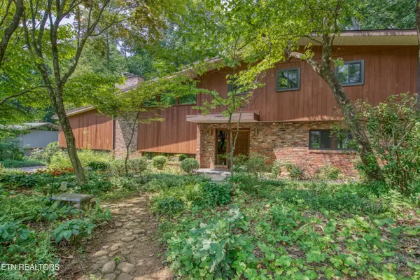 1014 W Outer Drive, Oak Ridge, TN 37830