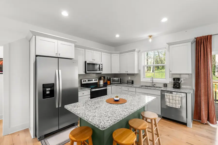 521 Lewis Ln, Charlotte, TN 37036 - #2