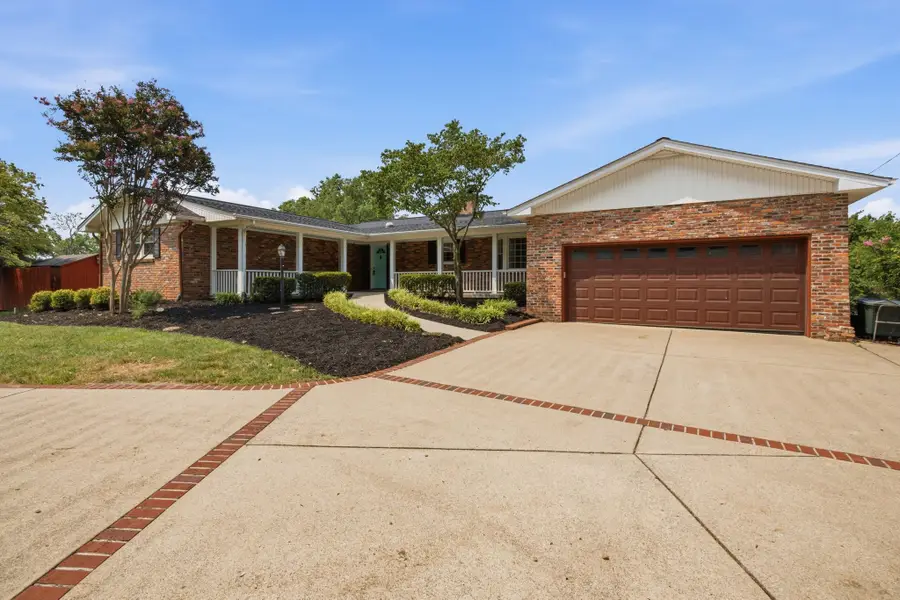 152 Cherokee Rd, Hendersonville, TN 37075 - #2