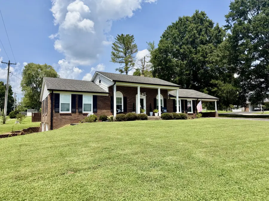 301 Roberta Ln, Lawrenceburg, TN 38464 - #2