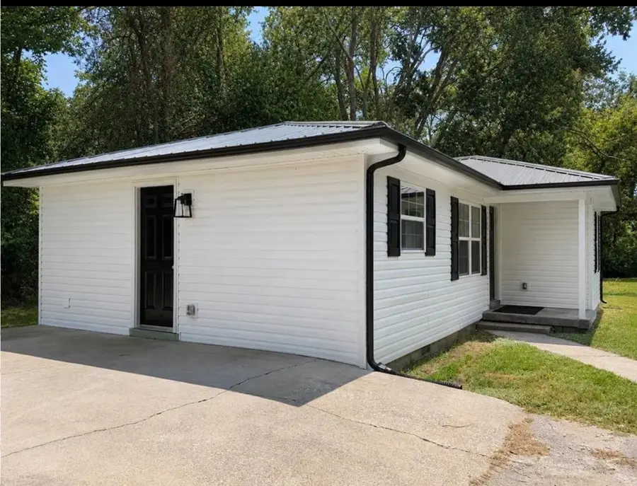 112 Clinton St, Russellville, KY 42276 - #3