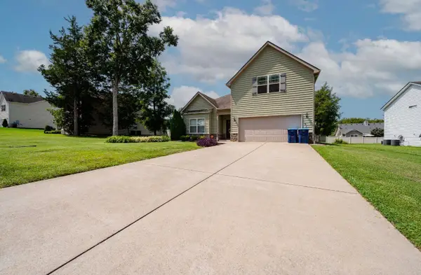 813 Silverhill Dr, Murfreesboro, TN 37129