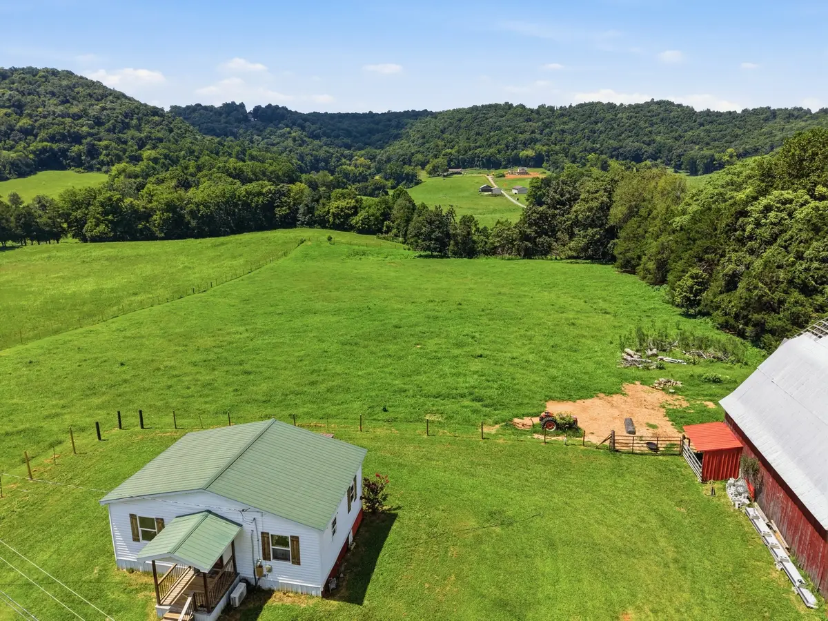 17904 Old Kentucky Rd, Walling, TN 38587 - #1