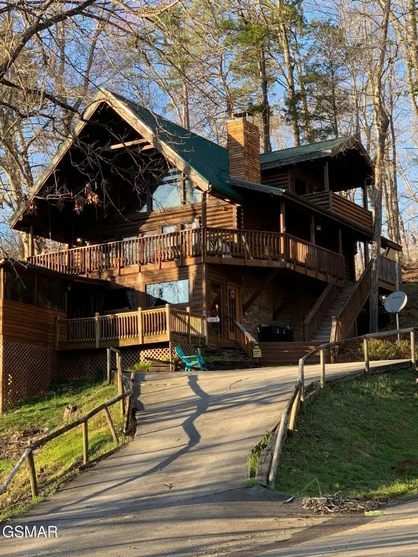 1009 Ravens Ford Way, Sevierville, TN 37876