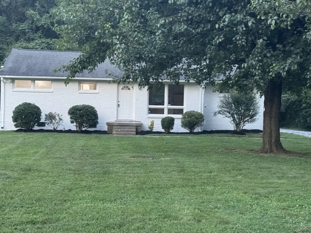 911 Hunt St, Murfreesboro, TN 37130 - #1