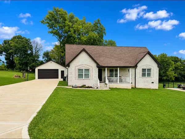 180 Mockingbird Ln, Hartsville, TN 37074