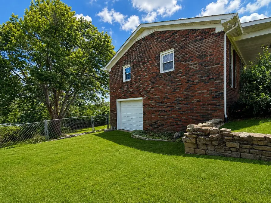 1015 Kelly Blvd, Westmoreland, TN 37186 - #2