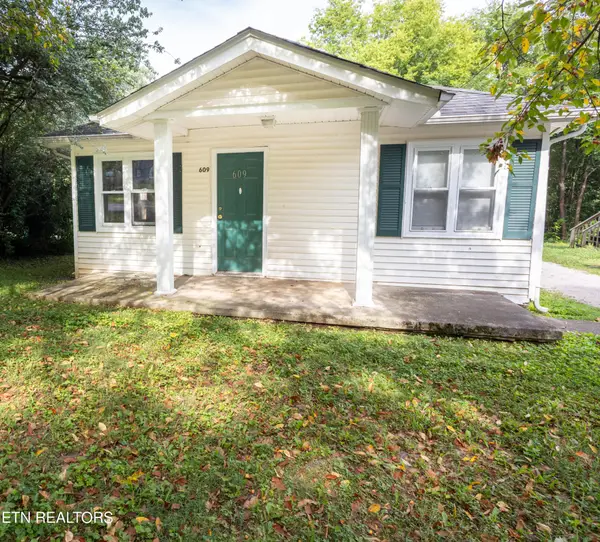 609 W Inskip Drive, Knoxville, TN 37912