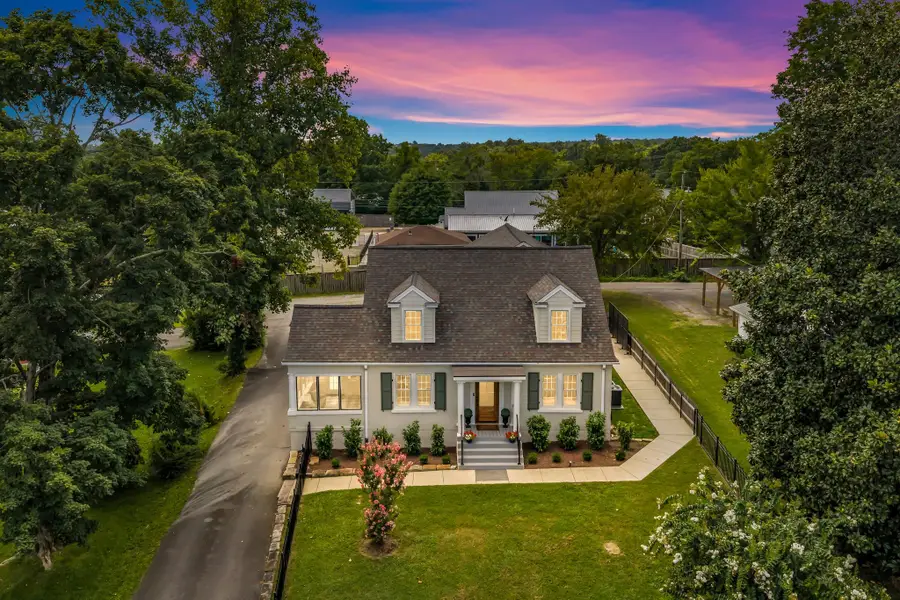404 Murrell St, Dickson, TN 37055 - #2
