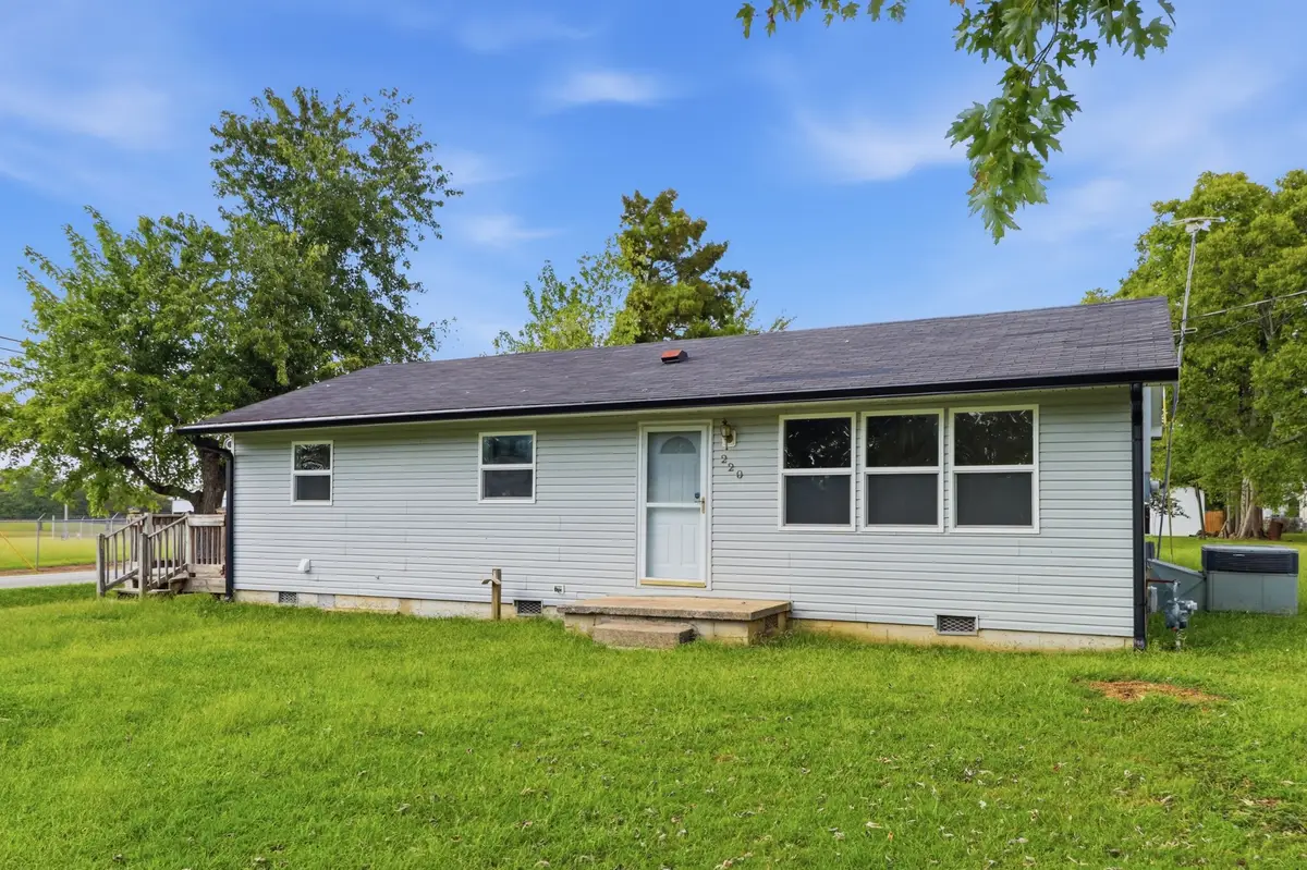 220 Austin Ave, Shelbyville, TN 37160 - #1