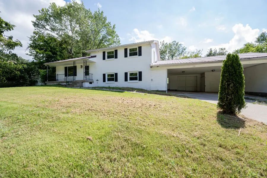304 Lafayette Rd, Clarksville, TN 37042 - #2