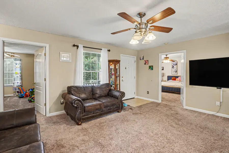 916 Creekview Dr, Columbia, TN 38401 - #3