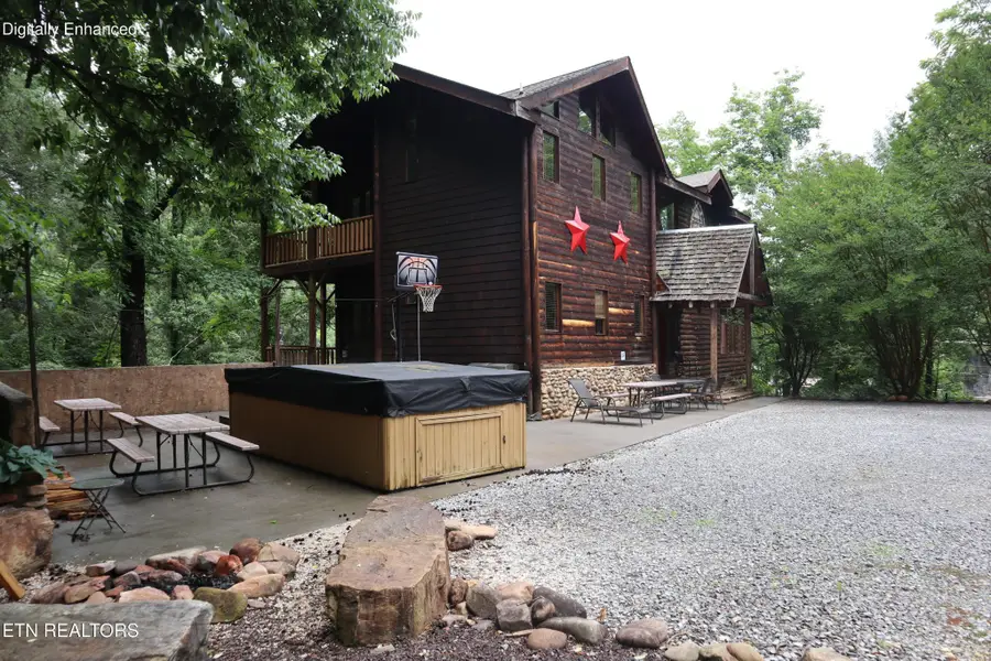 402 Laurel Ave, Gatlinburg, TN 37738 - #3