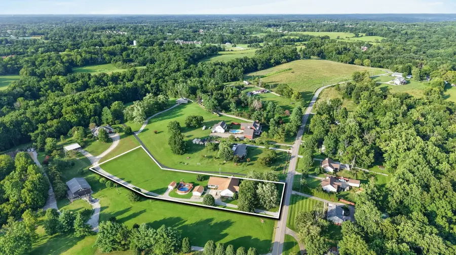 364 Ben Albert Rd, Cottontown, TN 37048 - #2
