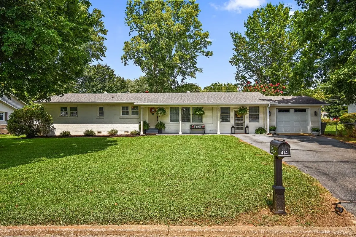 414 8th St, Lawrenceburg, TN 38464 - #1