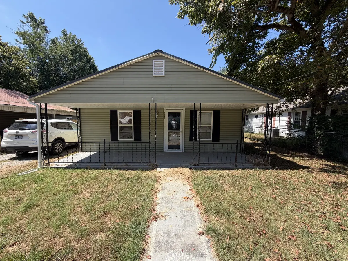312 Gentry St, Tullahoma, TN 37388 - #1