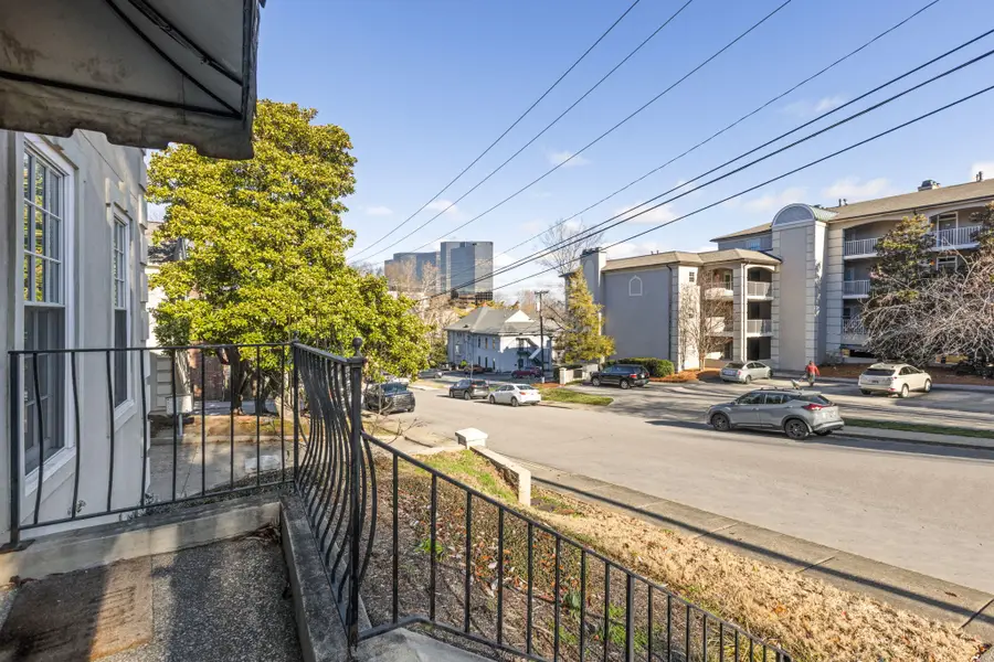 112 Saint Charles Pl, Nashville, TN 37212 - #2