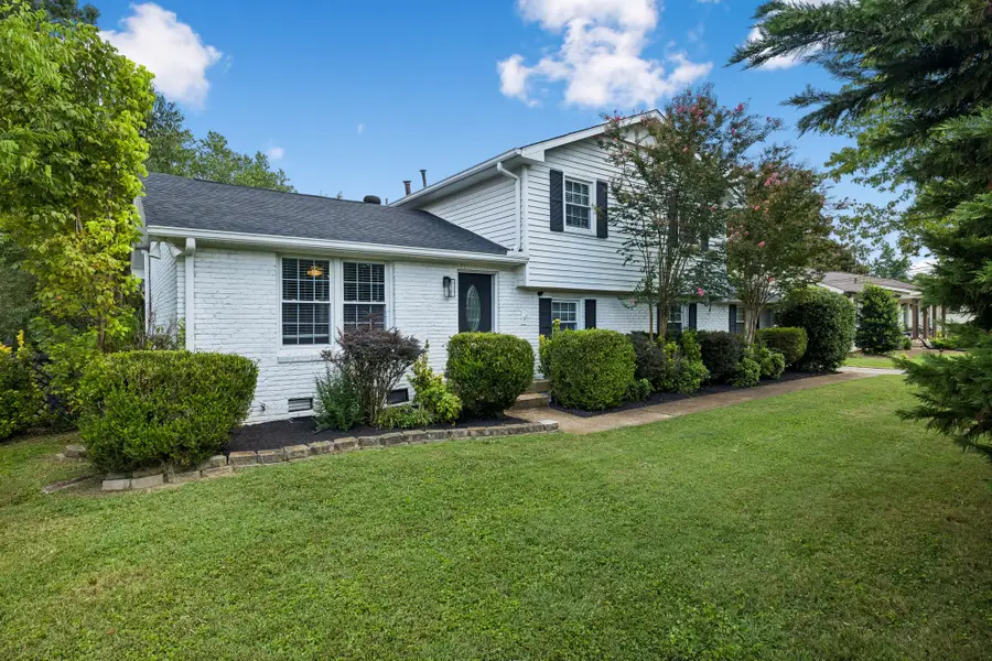 8072 Sawyer Brown Rd, Nashville, TN 37221 - #2