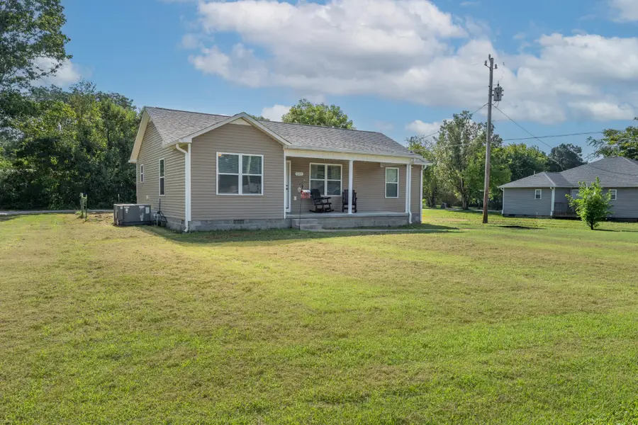 527 W 4th Ave, Hohenwald, TN 38462 - #2