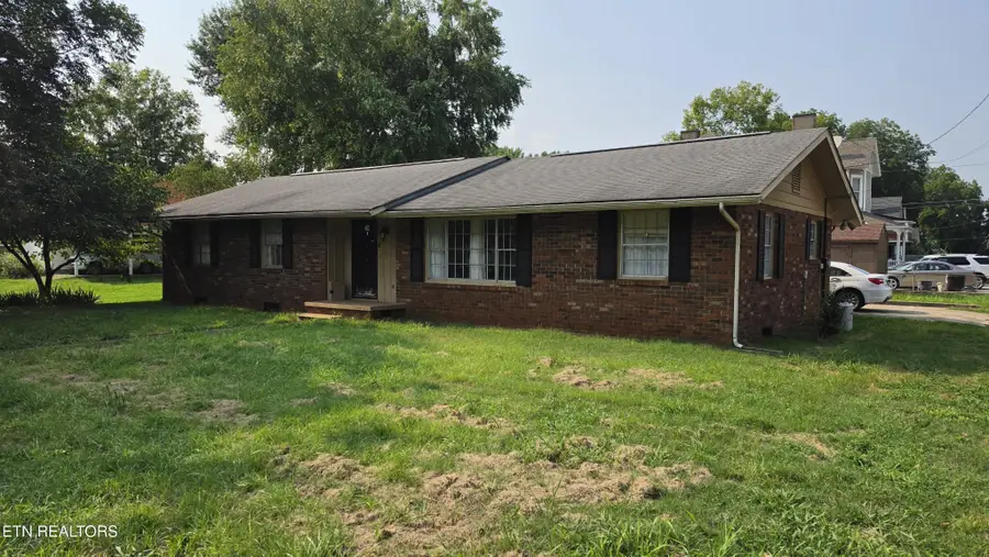 214 Chestnut St, Sweetwater, TN 37874 - #2
