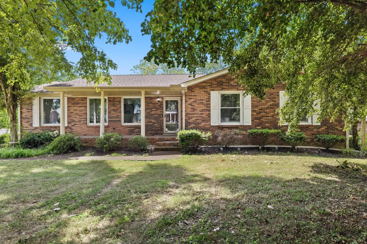 110 Sam Davis Dr, Springfield, TN 37172 - #1