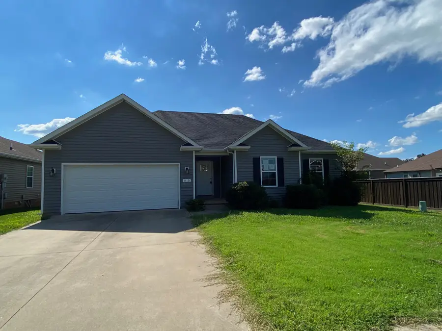 813 Pleasant Meadow Ln, Bowling Green, KY 42101 - #2