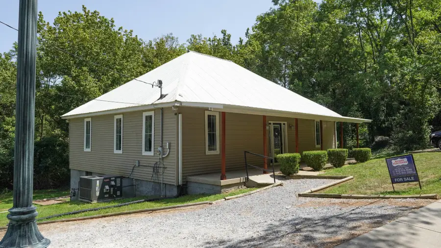 112 Humphries St, Charlotte, TN 37036 - #3