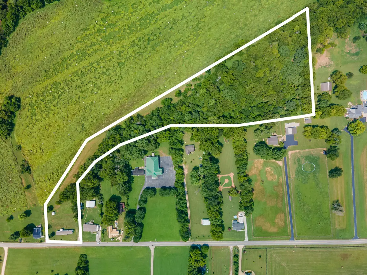 2863 N Cross Bridges Rd, Columbia, TN 38401 - #1
