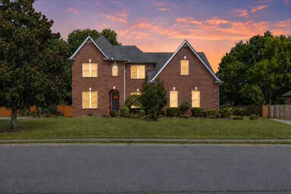 2925 Schoolside St, Murfreesboro, TN 37128
