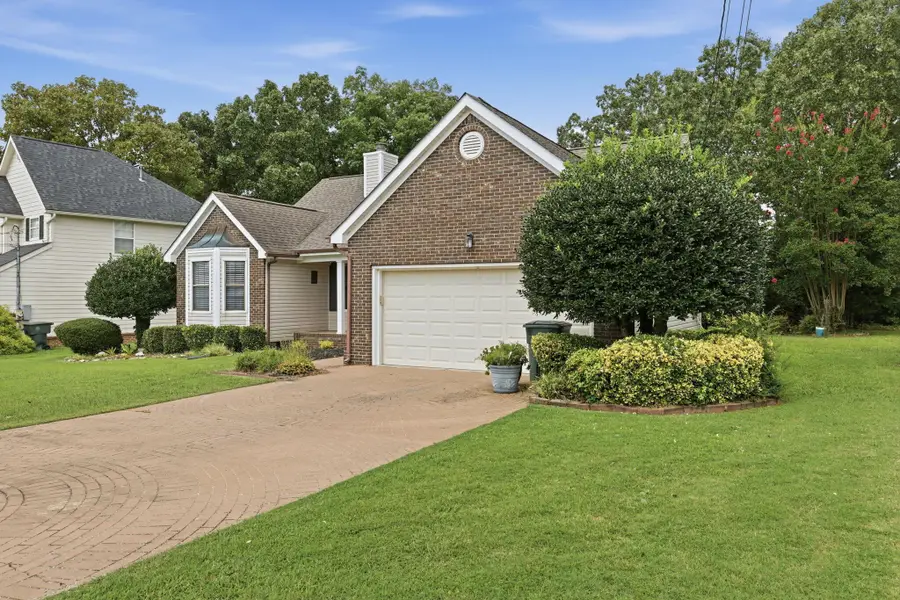 2411 Charleston Square, Chattanooga, TN 37421 - #2