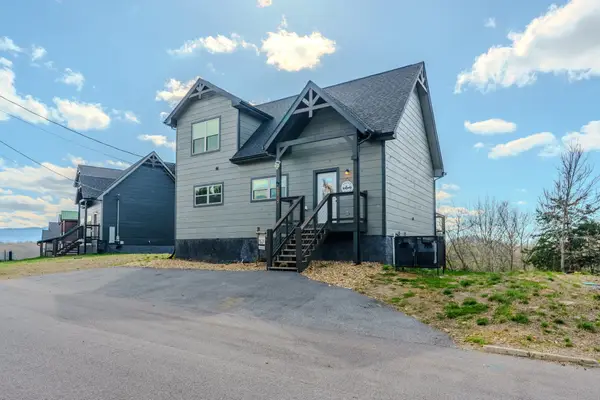 2053 Eagle Feather Dr, Sevierville, TN 37876