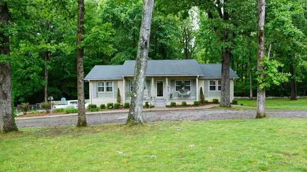 100 Canary Dr, Dickson, TN 37055