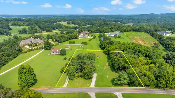 6692 Cool Springs Rd, Thompsons Station, TN 37179