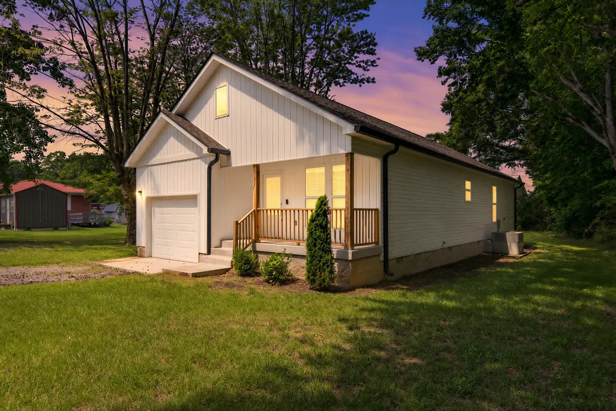 207 Lincoln St, Smithville, TN 37166 - #1