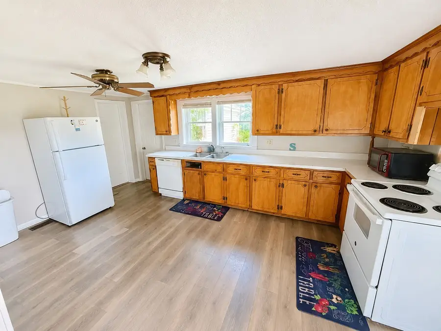 560 State Line Rd, Loretto, TN 38469 - #3