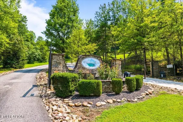 44 Old Hearth, La Follette, TN 37766