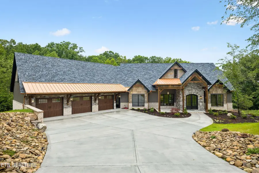 645 Douglas Ridge Drive, Dandridge, TN 37725 - #2