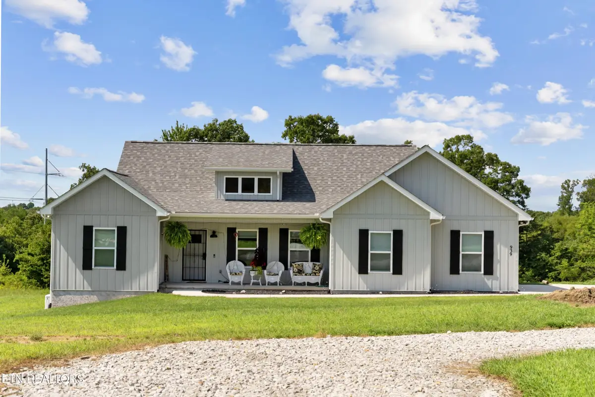 939 Clear Creek Rd, Crossville, TN 38571 - #1