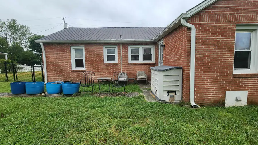 127 Washington St, Celina, TN 38551 - #3